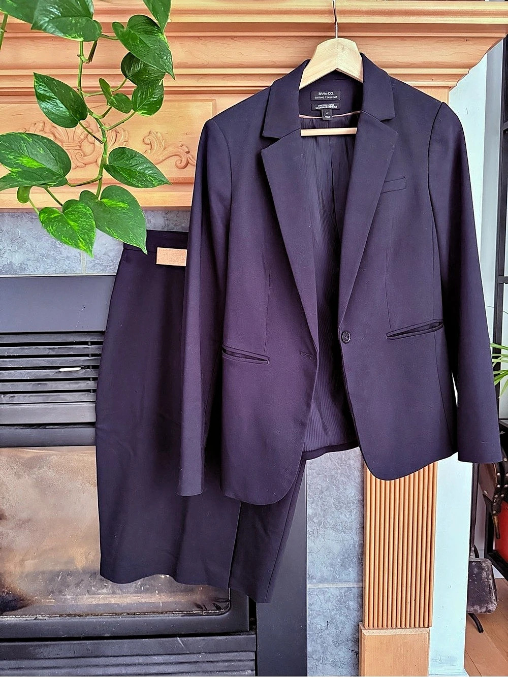 RW&CO. Suiting/Tailleur - Navy Fitted Blazer & Pencil Skirt